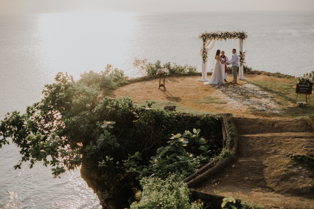 Ślub na Bali na Klifie