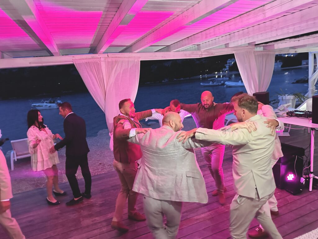 Ślub i wesele w beach clubie obok Primošten