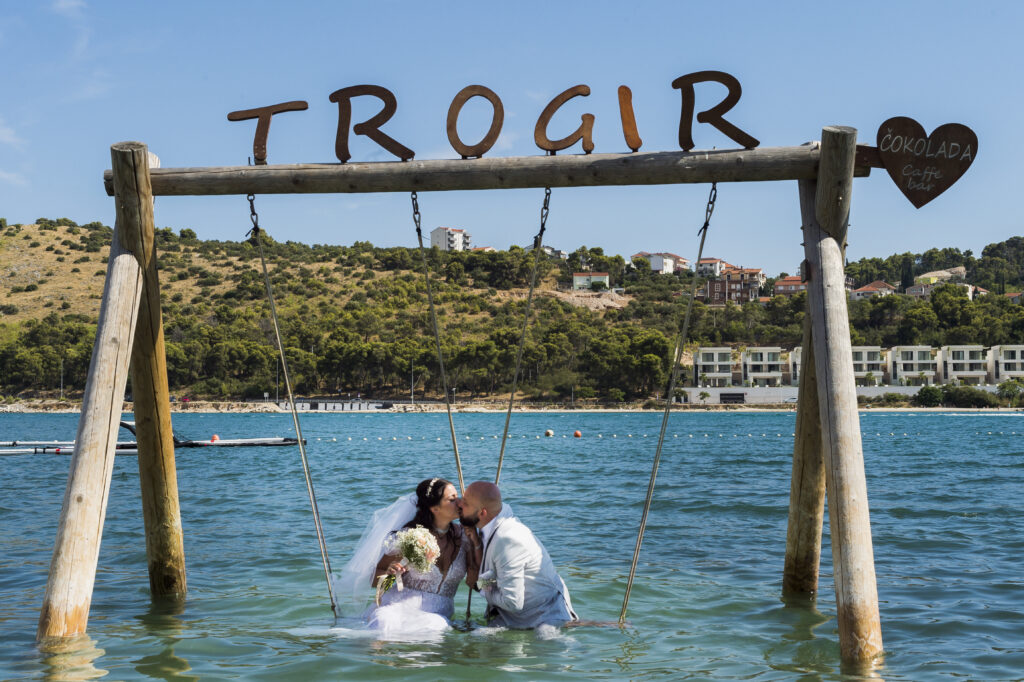 Ślub w Chorwacji - Trogir na plaży