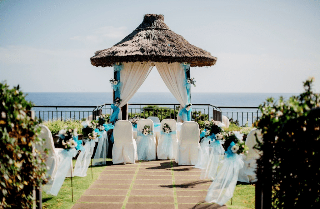Ślub na Maderze w altance z widokiem na ocean