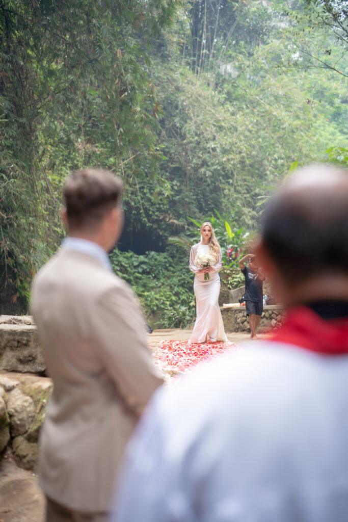 Ślub na Bali przy wodospadzie