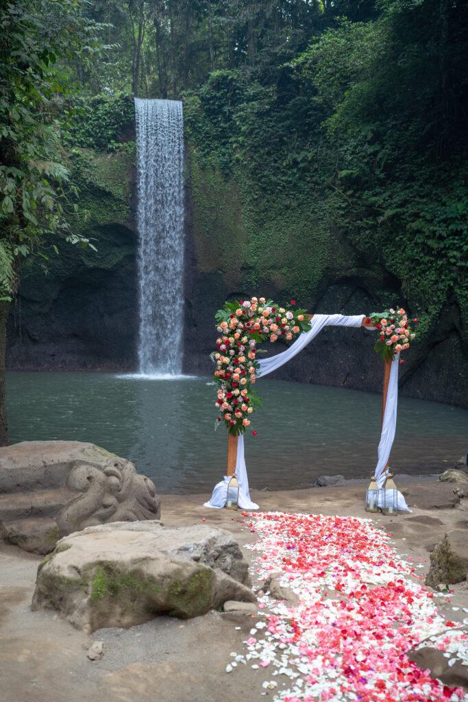 Ślub na Bali przy wodospadzie