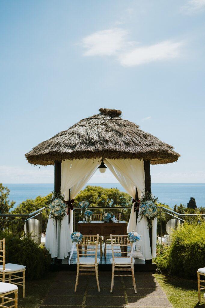 Ślub na Maderze w altance z widokiem na ocean