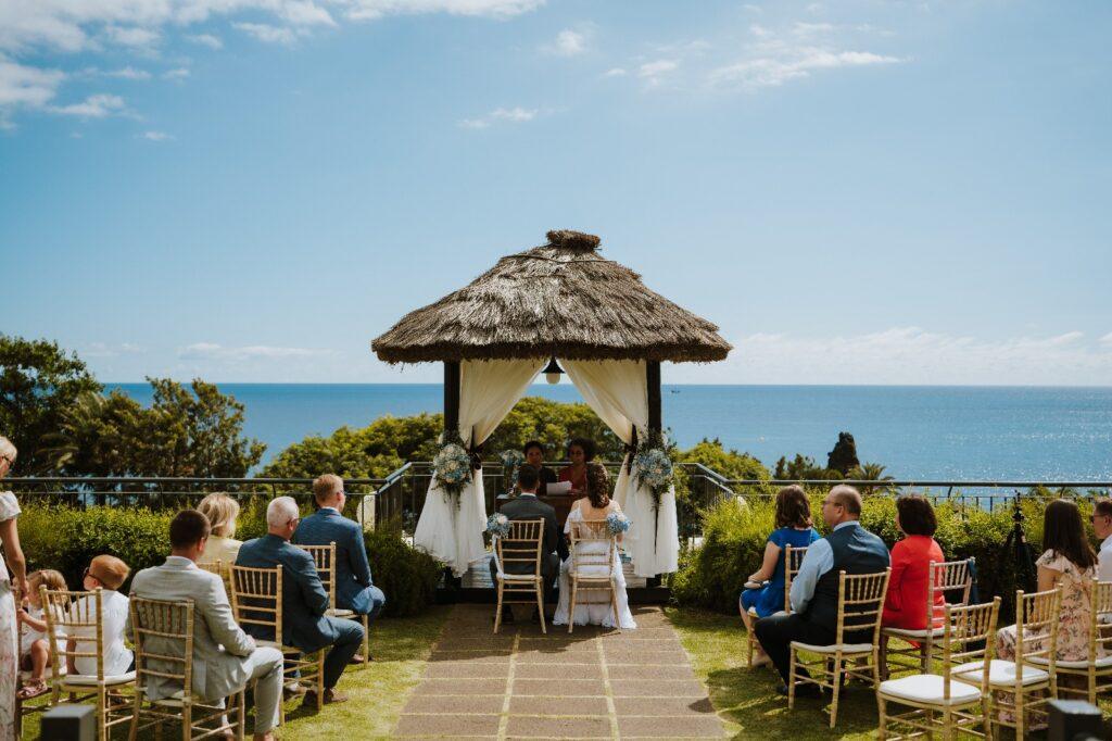 Ślub na Maderze w altance z widokiem na ocean