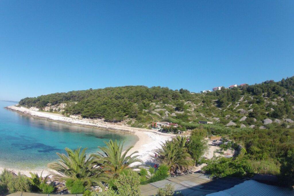 Ślub na Hvar - Malownicza zatoka i stylowy beach bar